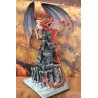 dragon ailé accroché au château.